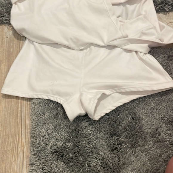 ibody mini skirt with built in shorts - Picture 3 of 4